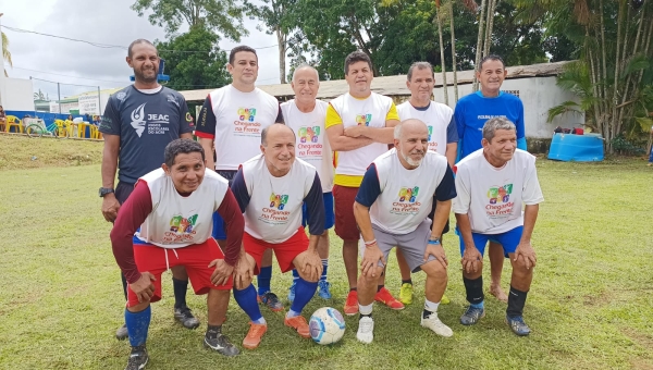 Confraternização na Assemurb teve Bocalom zagueiro e Petecão no churrasco